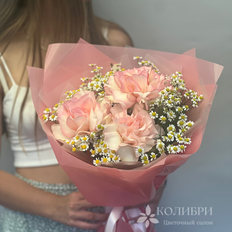 Букет из французской розы с ромашками 1