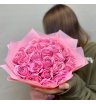25 розовых роз