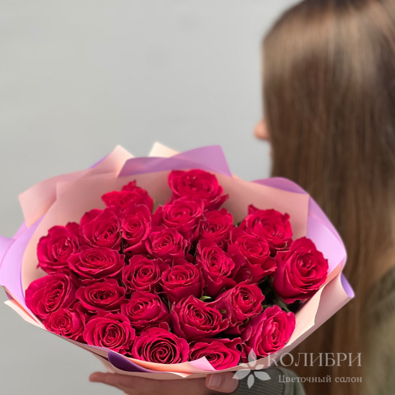 25 малиновых роз