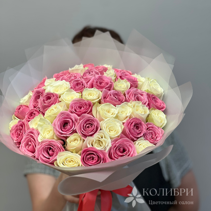 Букет из 51 бело розовой розы 