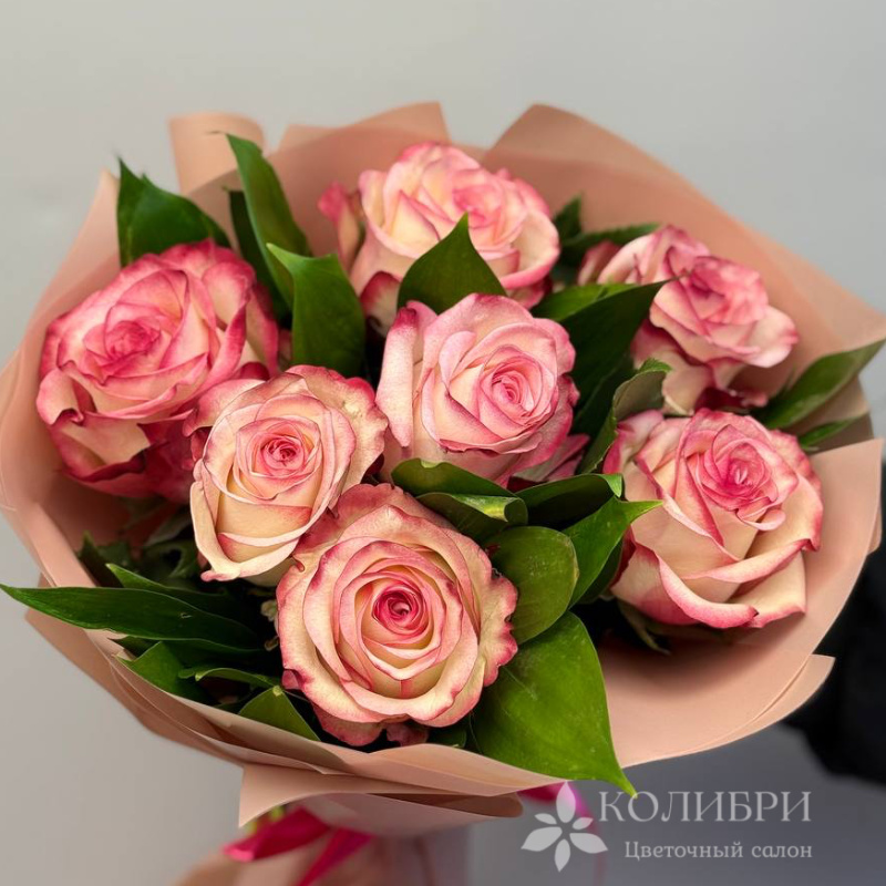 Букет из 7 розовых роз 